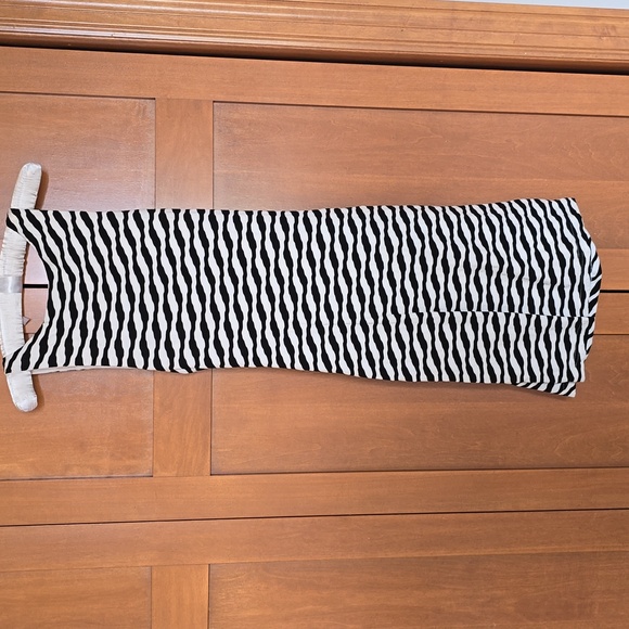 41 Hawthorne Dress - Picture 6 of 6